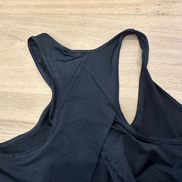 EUC LULULEMON ESSENTIAL TANK PLEATED - SIZE 0 - Picture 6 of 6